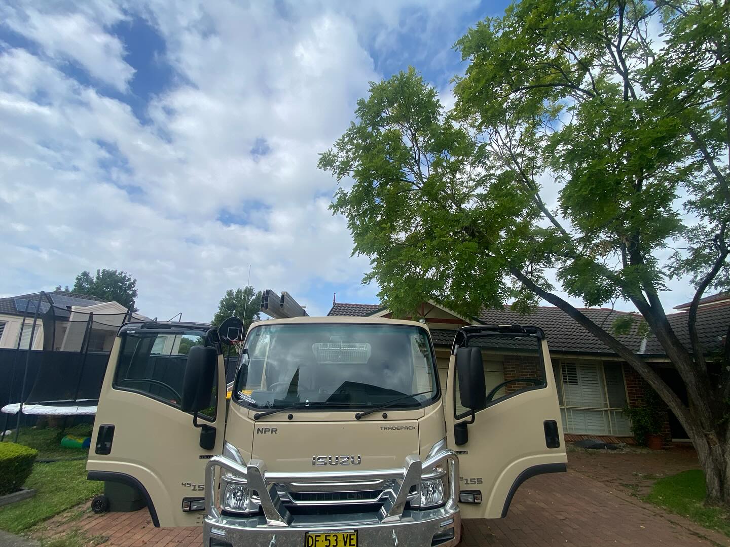 Car Window Smashed in Whale Beach but Nothing Stolen? Causes, Risks & Prevention Tips