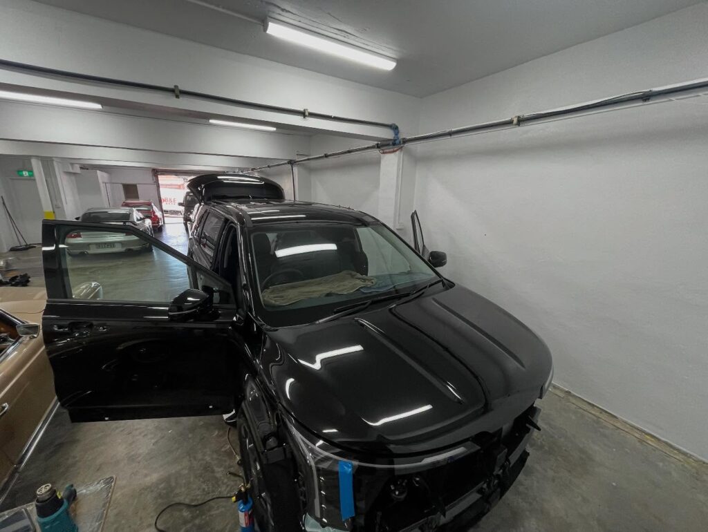 Driver Side Window Shattered for No Reason – What to Do Immediately in Rhodes