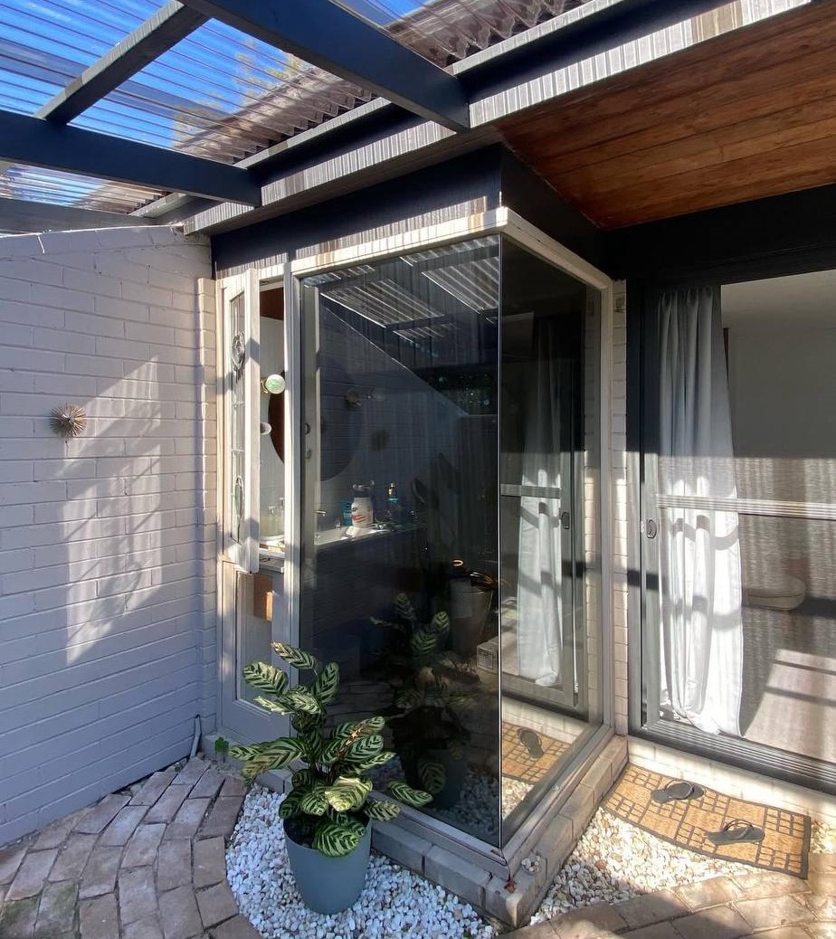 Bathroom Frosted Windows in Baulkham Hills – Privacy & Stylish Look Instantly