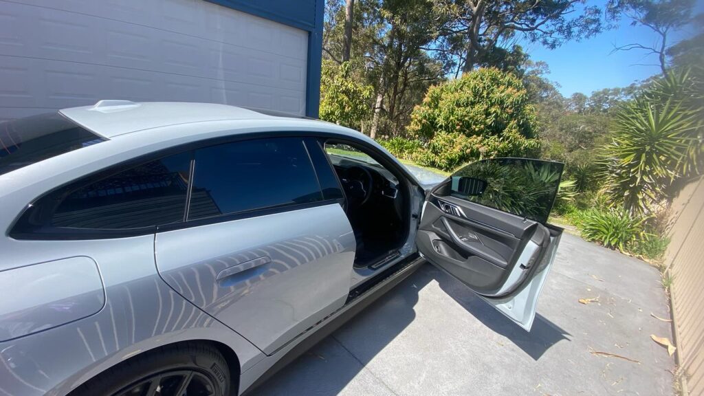 Rear car window shattered in Rhodes Discover common causes and get fast, same-day car glass repair